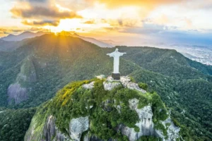 Cristo-Redentor-ao-pôr-do-sol