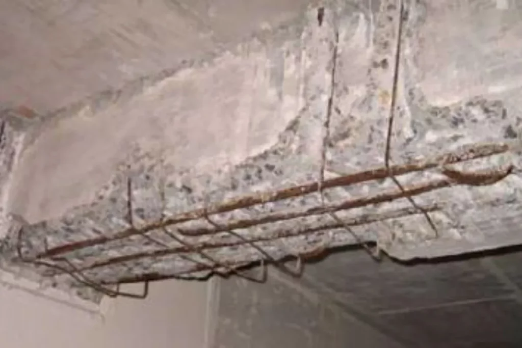 Processos físicos de deterioração-Desagregação do concreto em viga